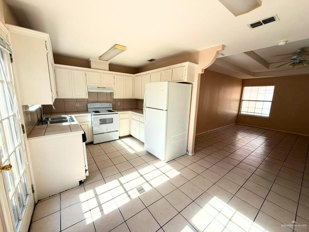2405 Redbud Avenue – photo 3