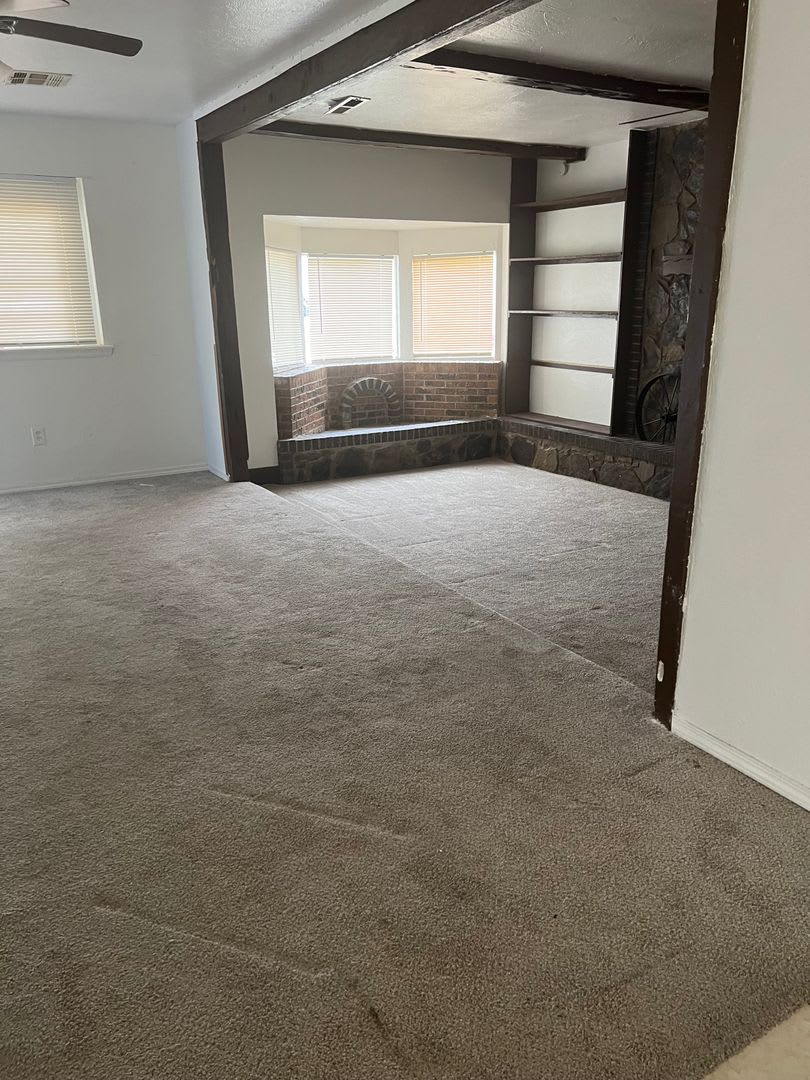 4 Bedrooom 2 Bath home ready for new resident! – photo 4