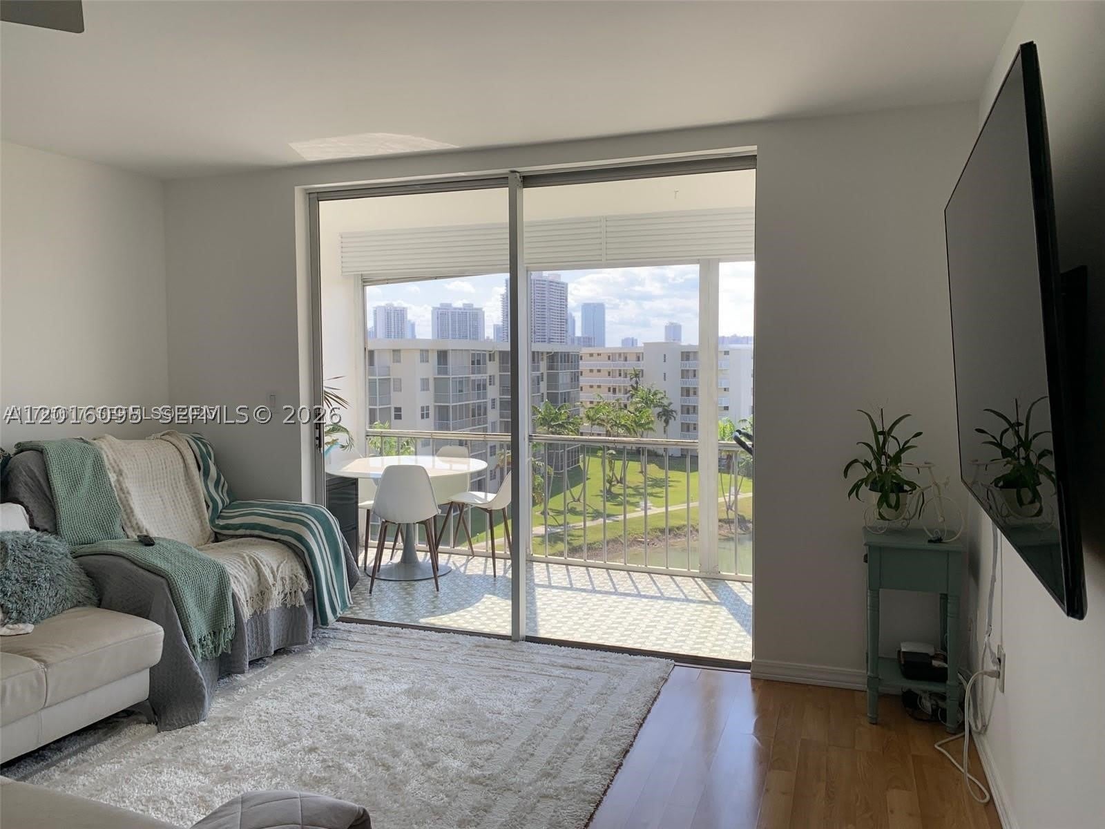 2851 Leonard Dr – photo 3