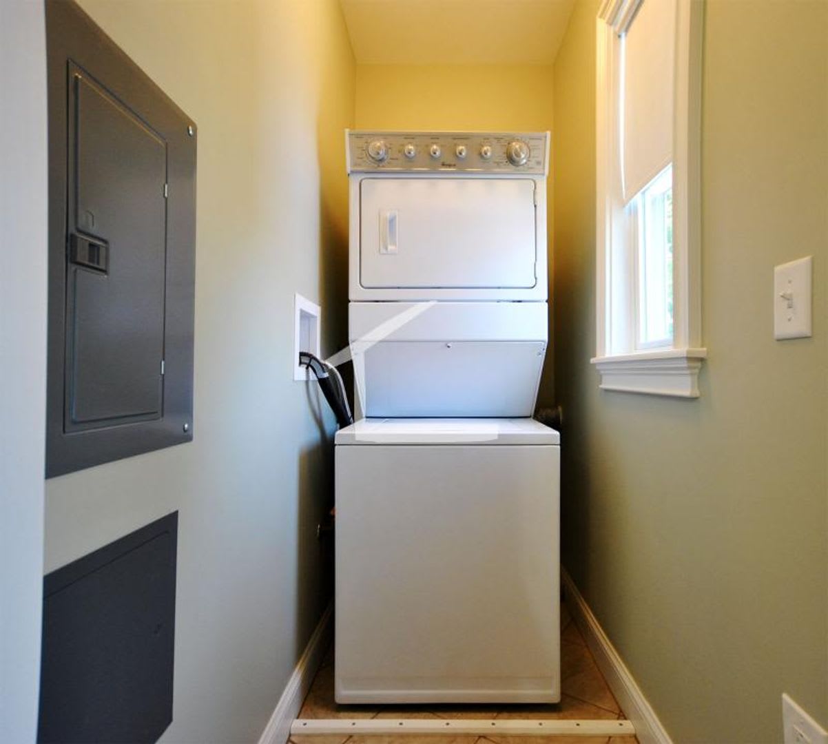 Charming 3 Bedroom No Broker Fee – photo 3