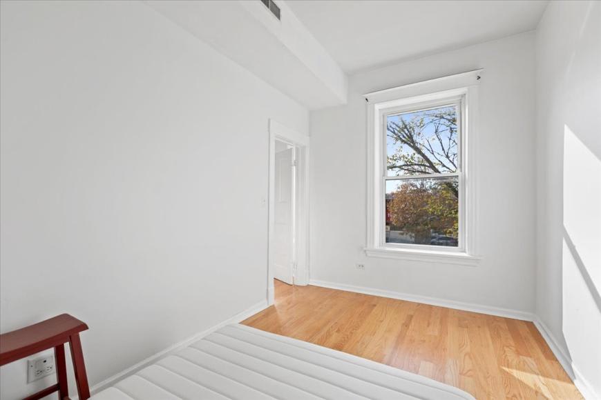 3268 W Fullerton – photo 2