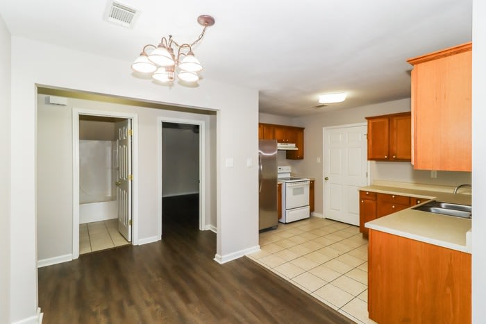 4326 Glenda Lane – photo 4
