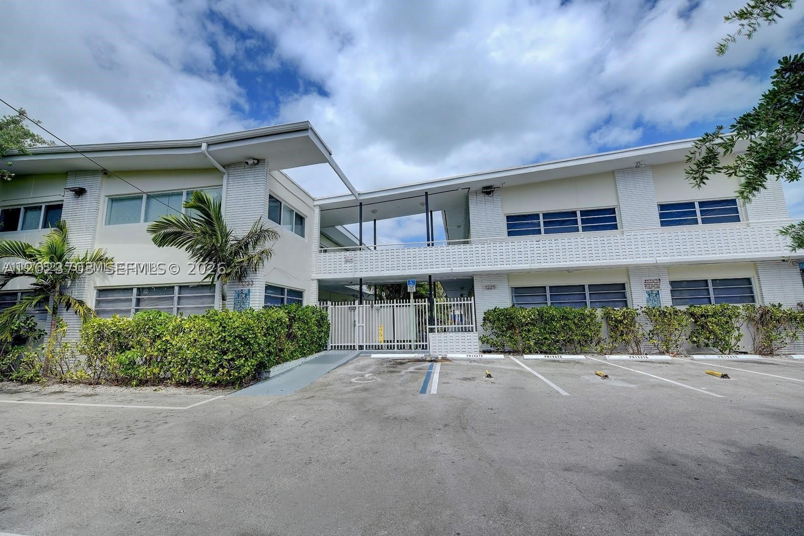 1233 Marseille Dr – photo 1