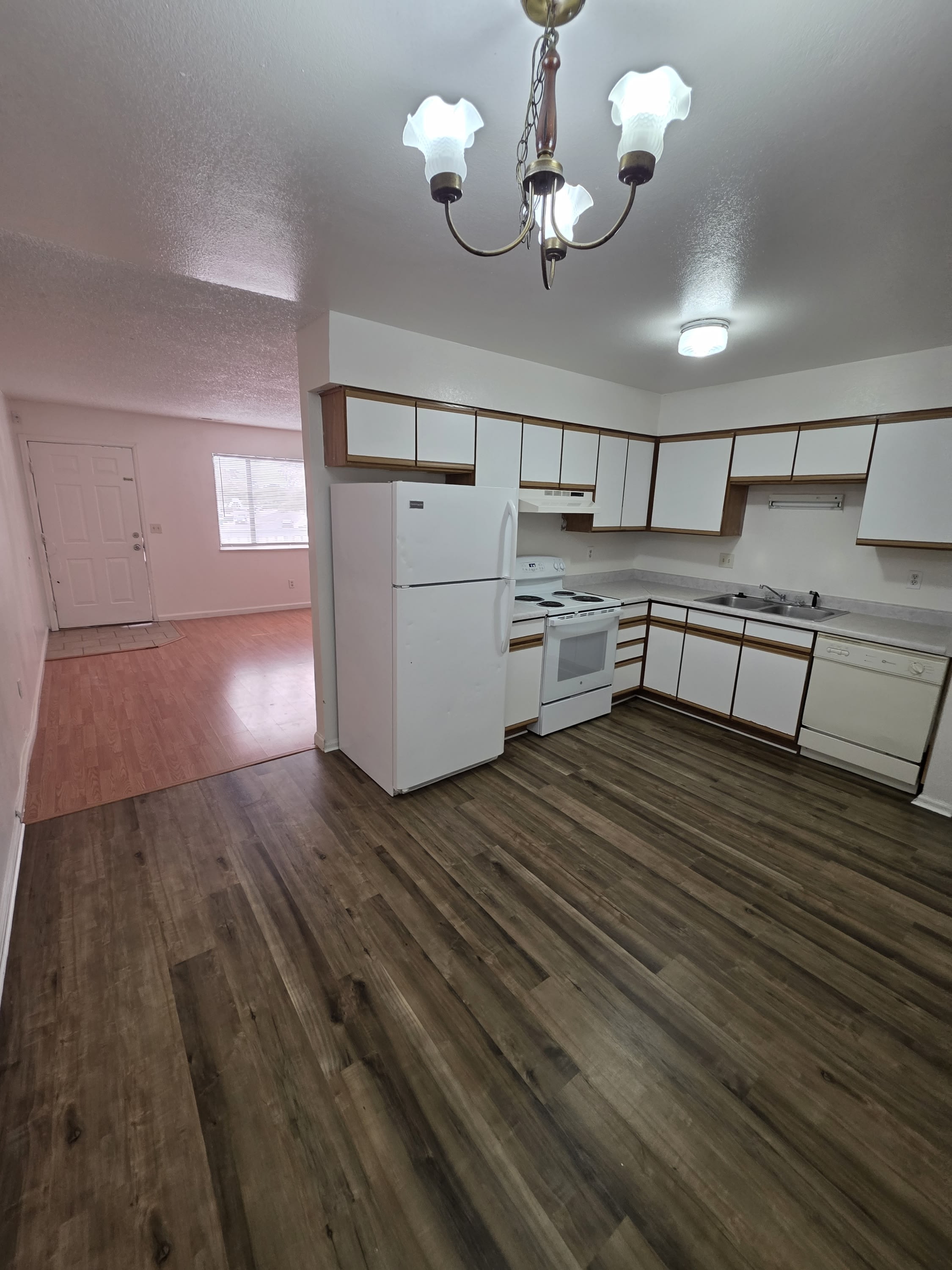 987 Iowa Ave C – photo 4