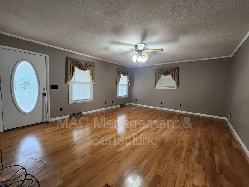 4914 South Grundy Quarles Highway – photo 4