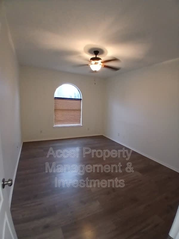 130 San Jacinto St. – photo 4
