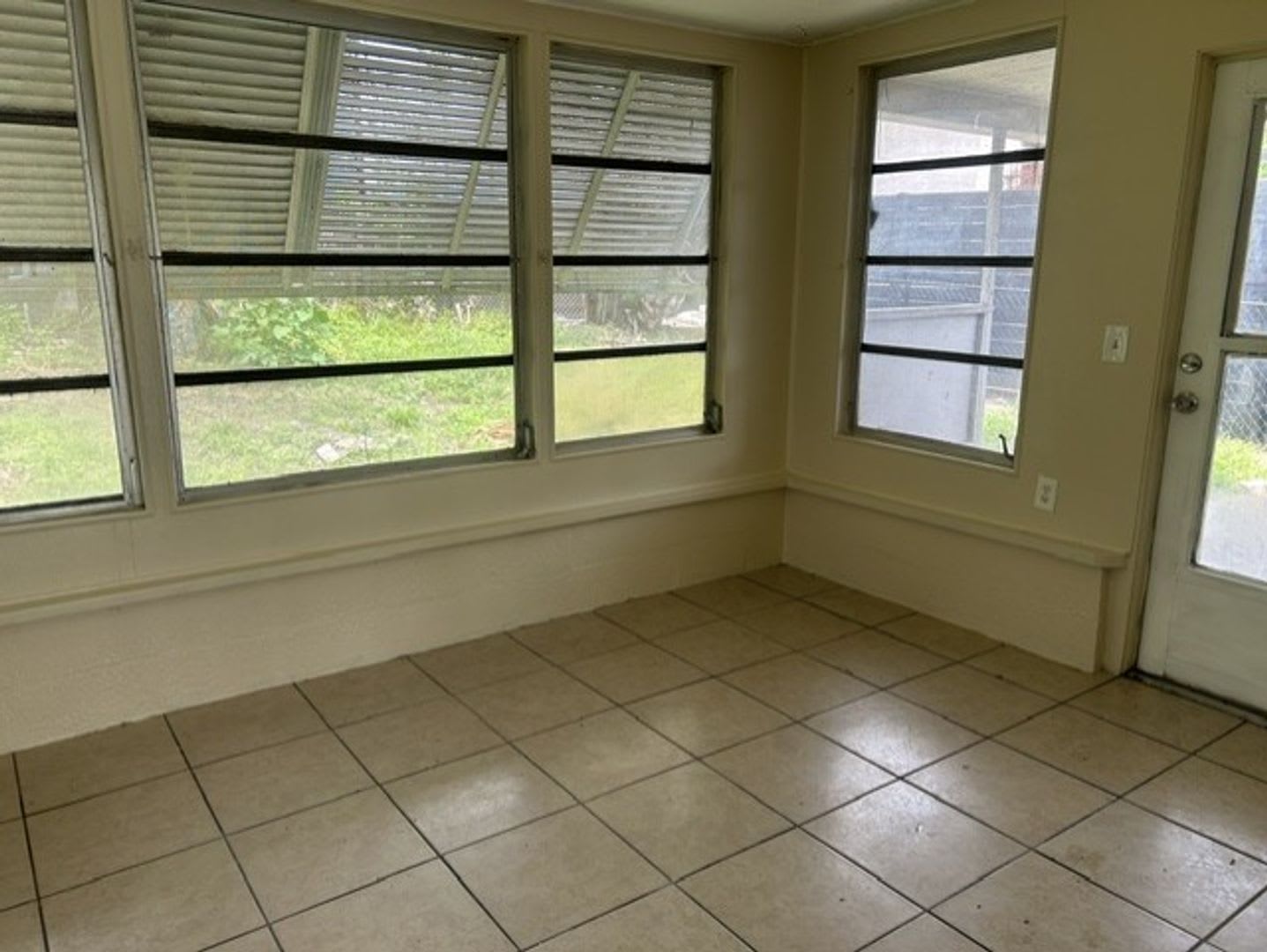 3/1 available now! Close to everything! – photo 3