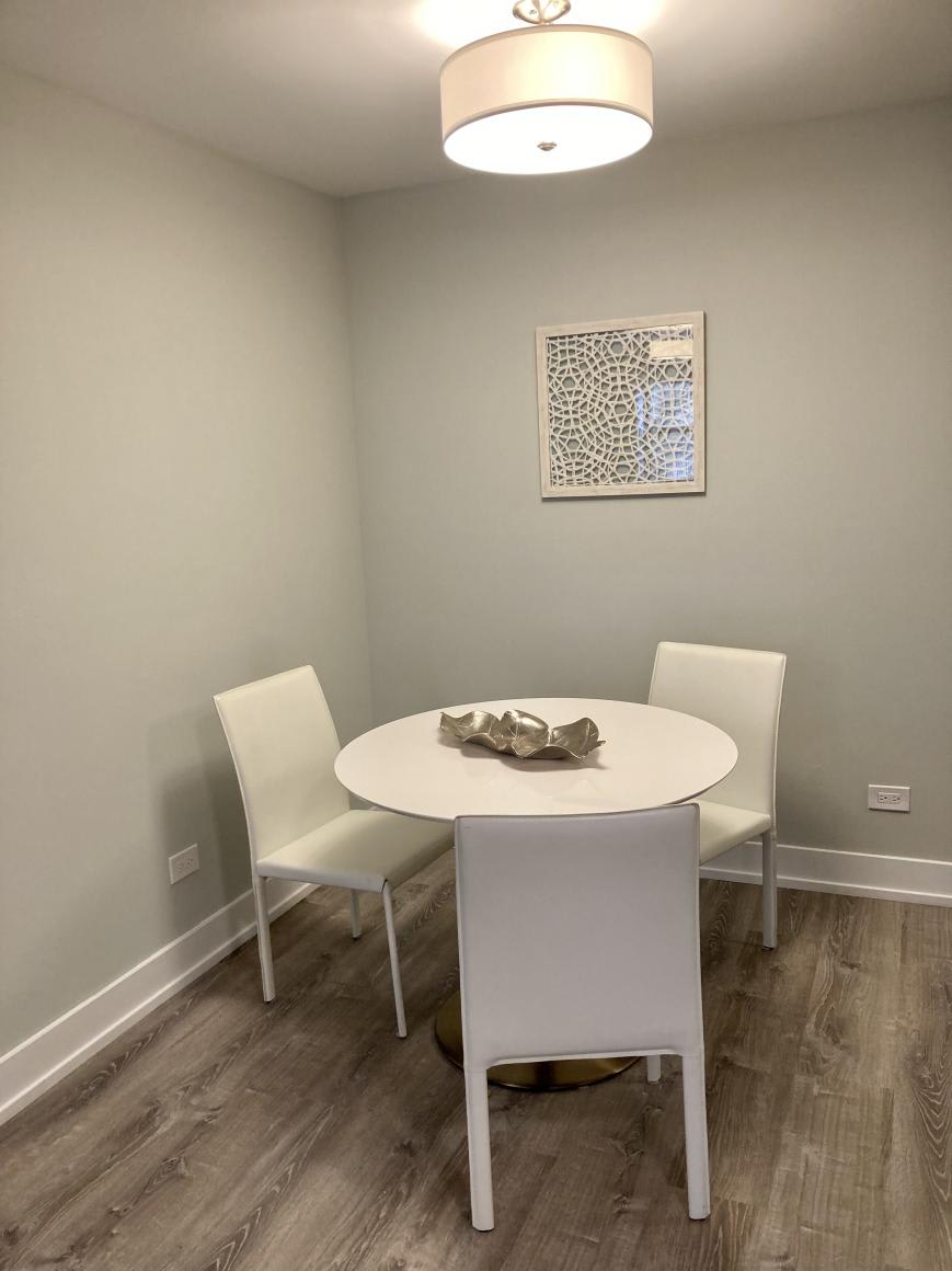 455 W Barry Ave – photo 4