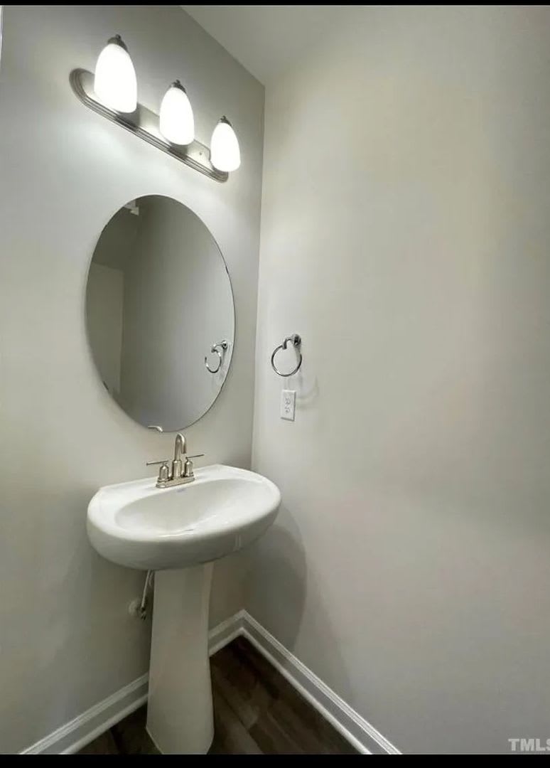 Room In 3 Bedroom Home At Joneshaven Dr – photo 5