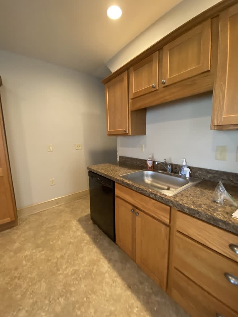 1140 Memorial Avenue – photo 4