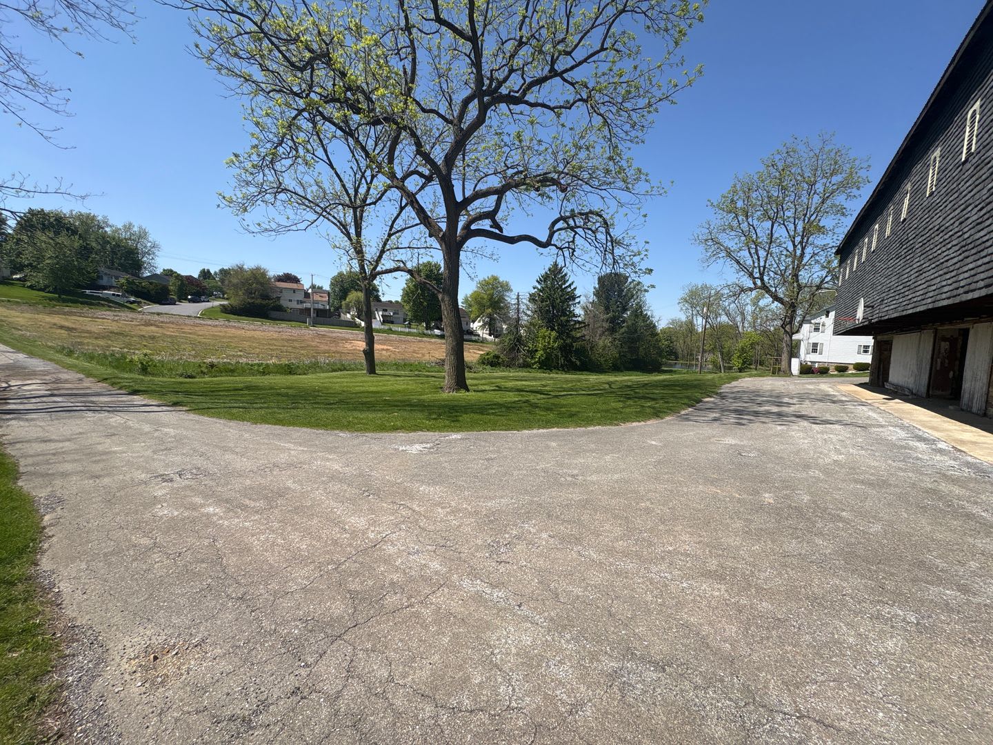 Short Term Lease Only-4 Bedroom 2 Bath Farmhouse, Pond, Acres, Dallastown SD – photo 4