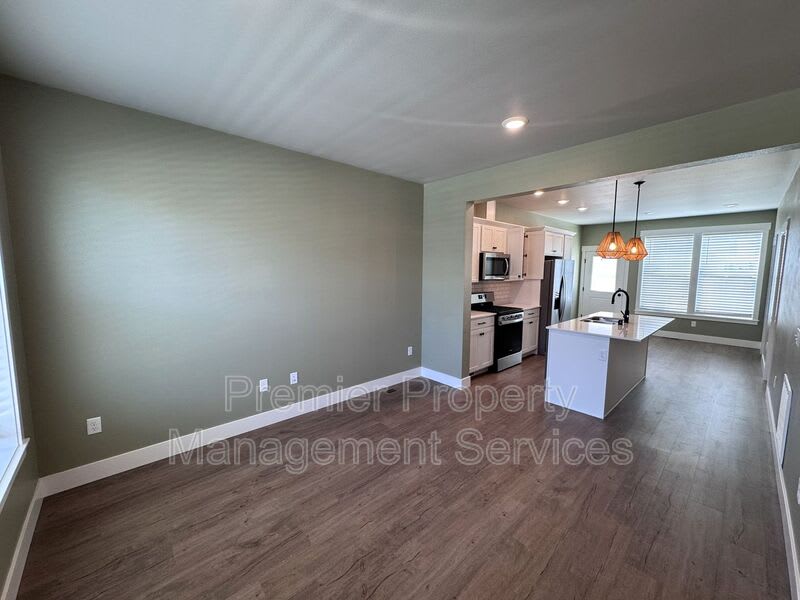1678 St. George – photo 4
