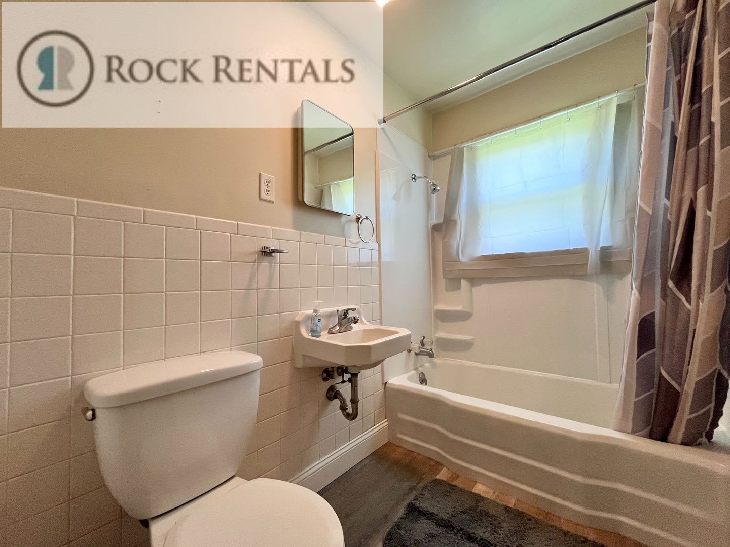 2 Bed 1 Bath House with Garage – photo 5