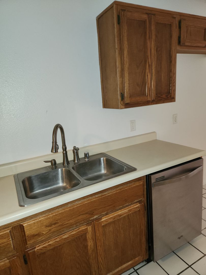 Single Story 2 Bed 2 Bath With 2 Car Garage In Gate Community – photo 4