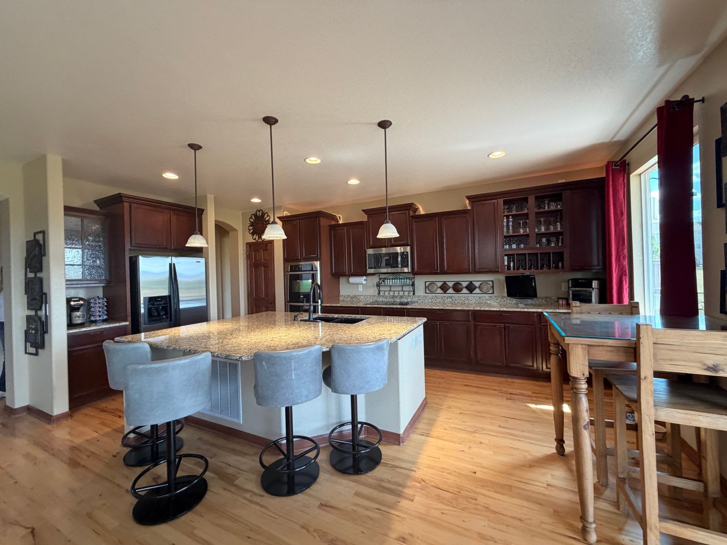 Luxury Executive Home with Entertainers Basement, Trex Deck & 3-Car Garage – photo 5