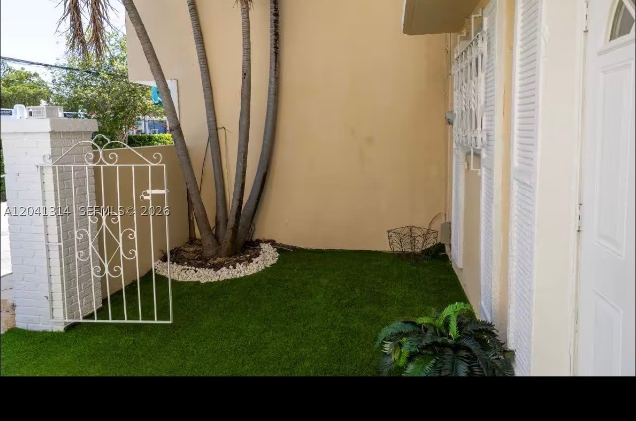 1949 NE 123rd St – photo 3