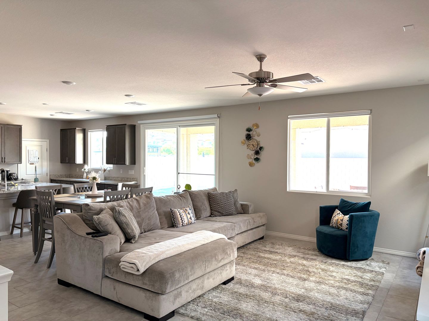 Beautiful 4 Bedroom Home in Aliante Community – photo 3
