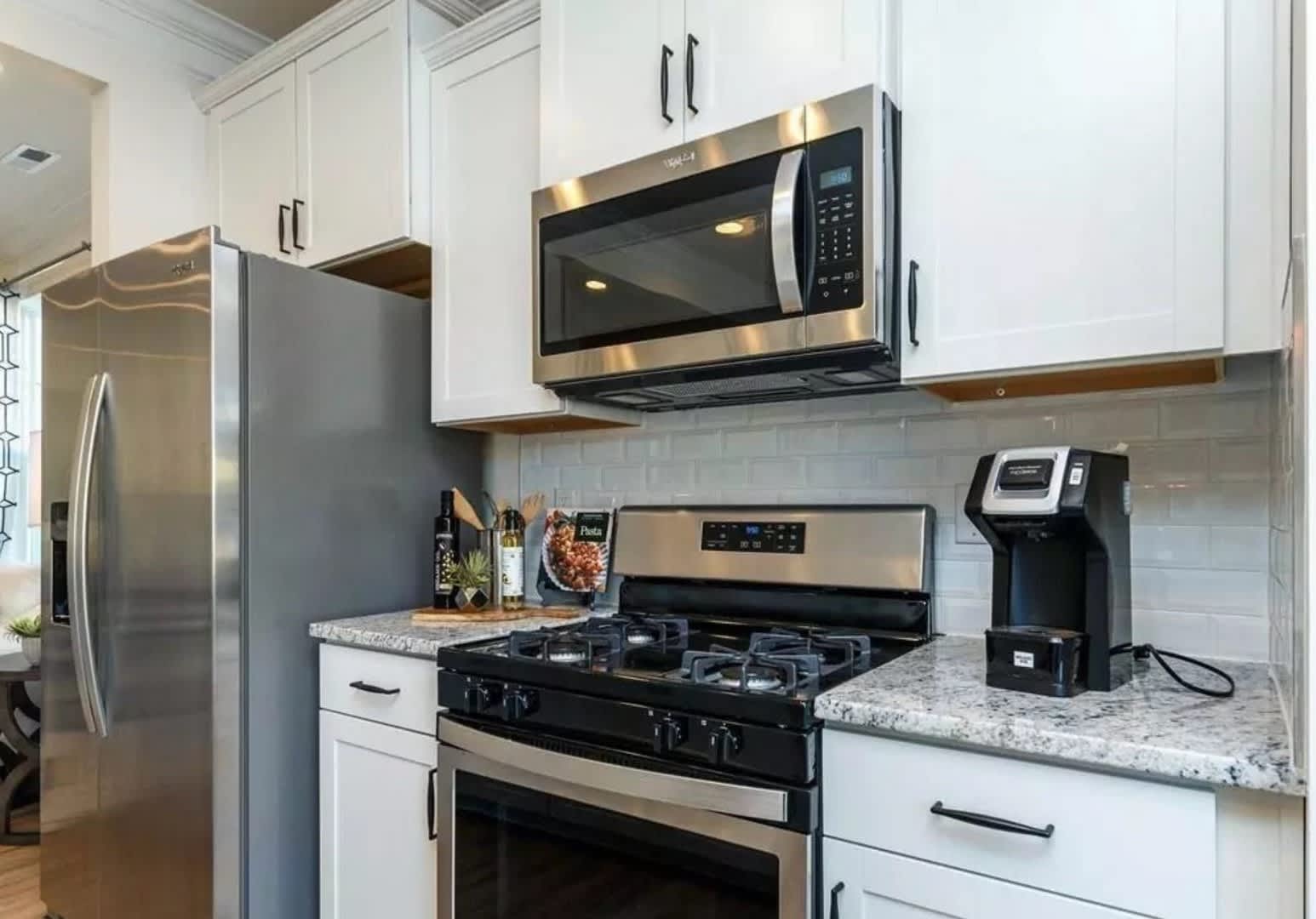 Room In 3 Bedroom Townhome At Scholar Dr – photo 1