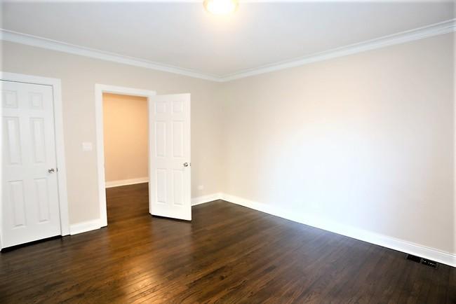 4447 N Rockwell – photo 3