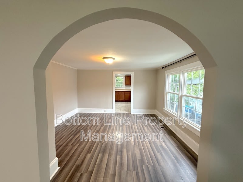 1429 W Horah St – photo 3