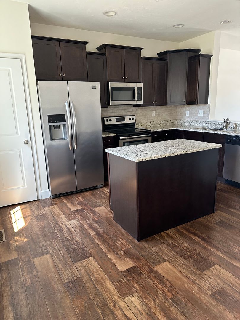 3 Bedroom Townhome with Garage! – photo 5