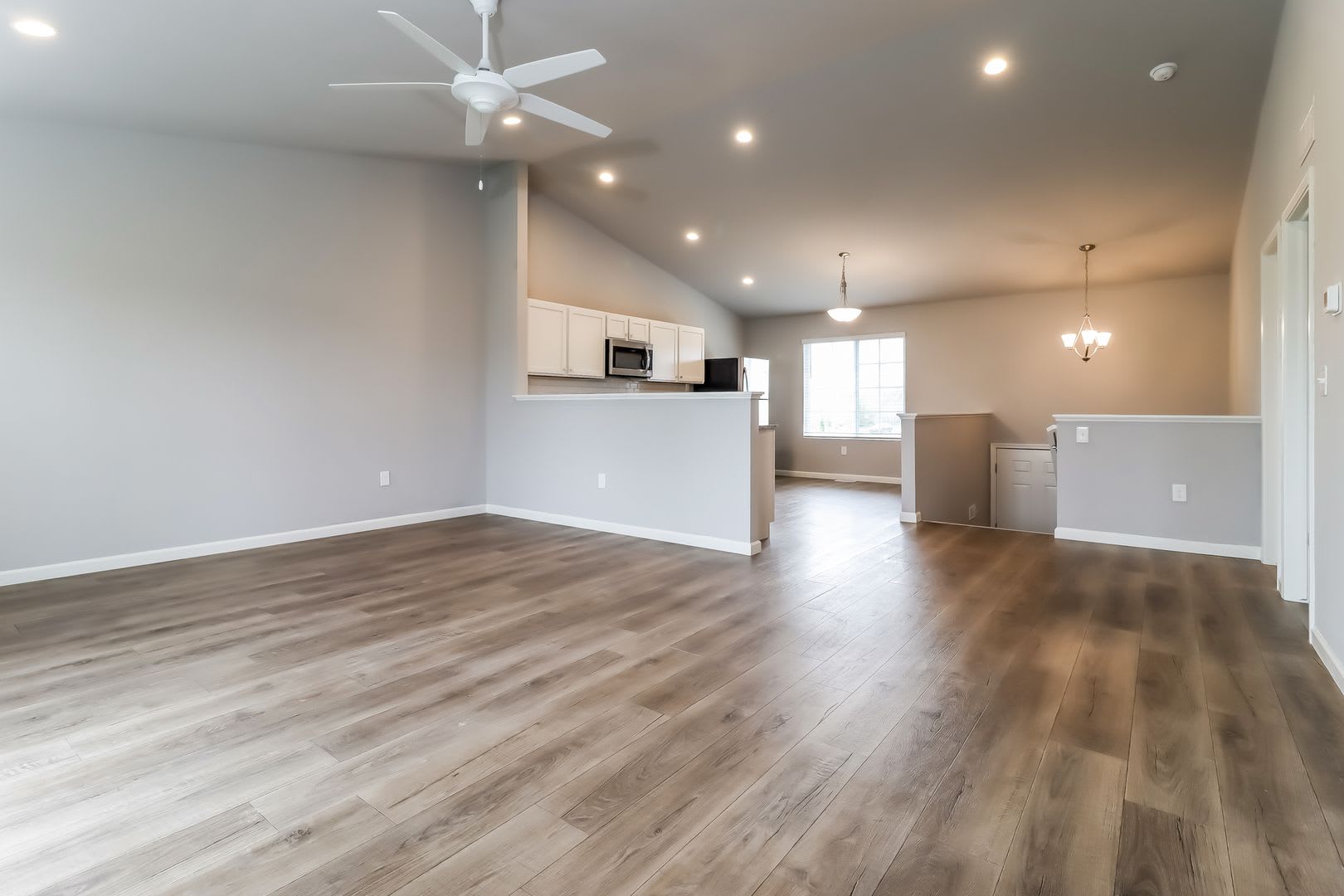 3049 Trafalgar Drive – photo 3