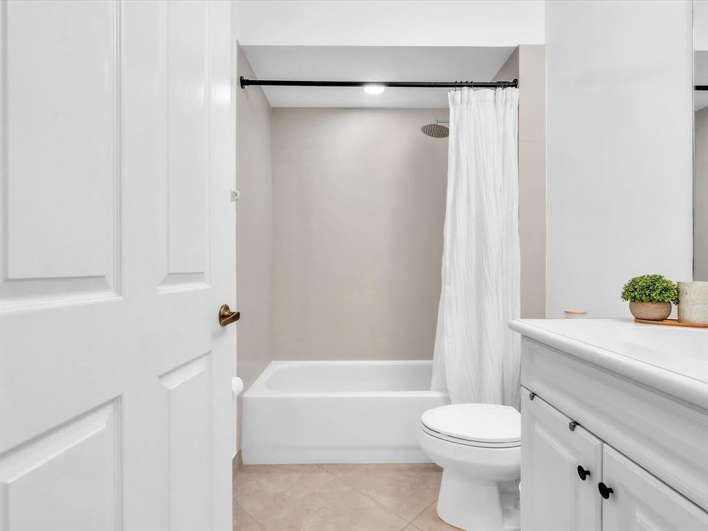 8025 NW 127TH Lane – photo 5