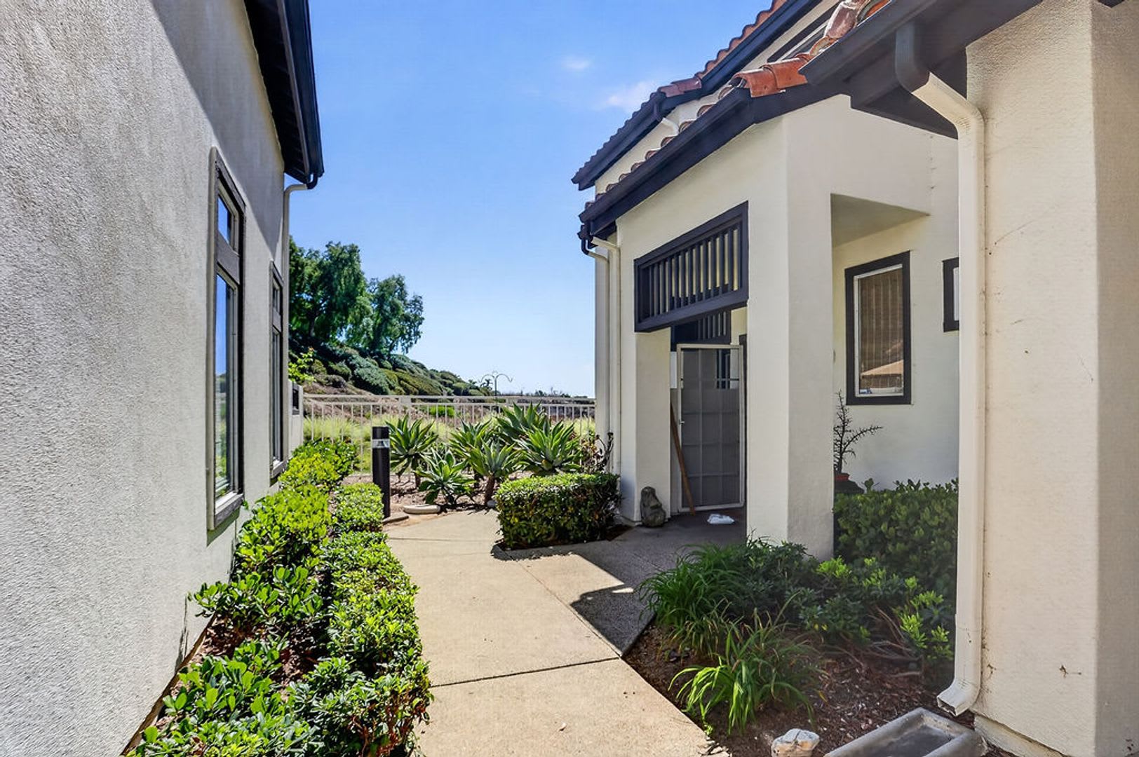 Furnished Upgraded 2-bed, 2-bath Private End-Unit with Immersive Nature Views – photo 3