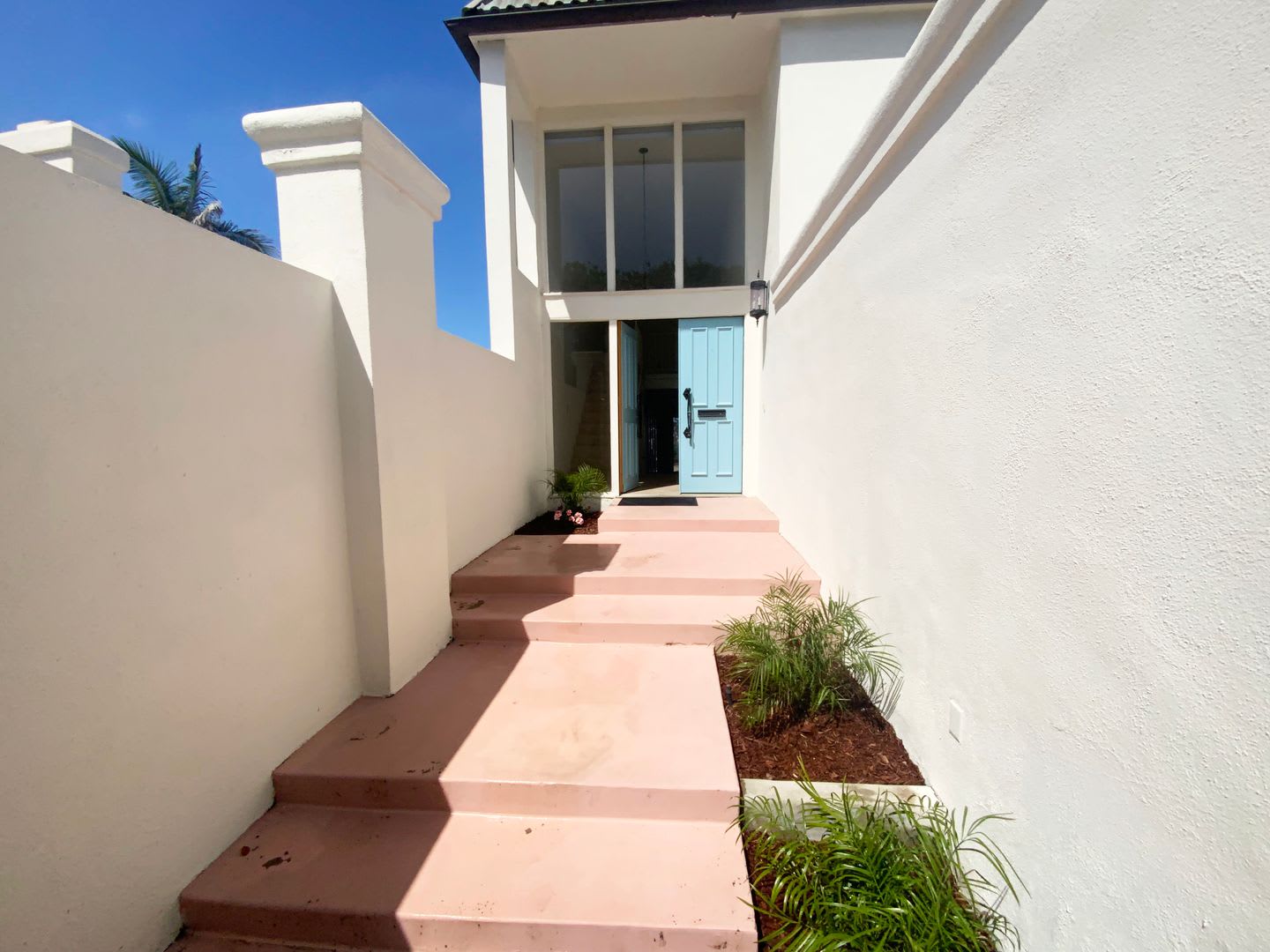 3 Bedroom Home With Lots Of Natural Light – photo 2