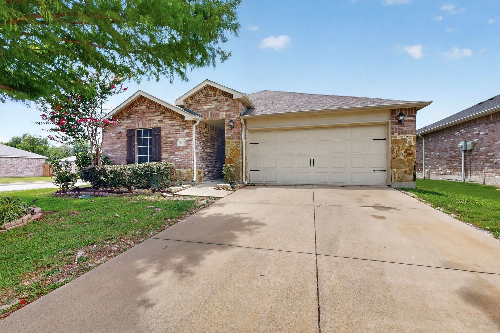 Beautiful 3-Bedroom Home in Spring Creek – photo 4
