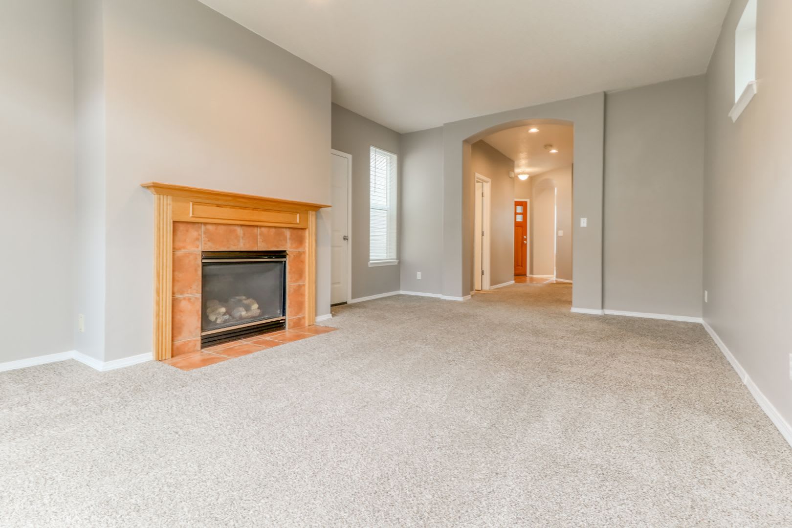 Beautiful 3 Bedroom Home in Beaverton with Fenced Patio, Attached Garage & Fireplace! – photo 4