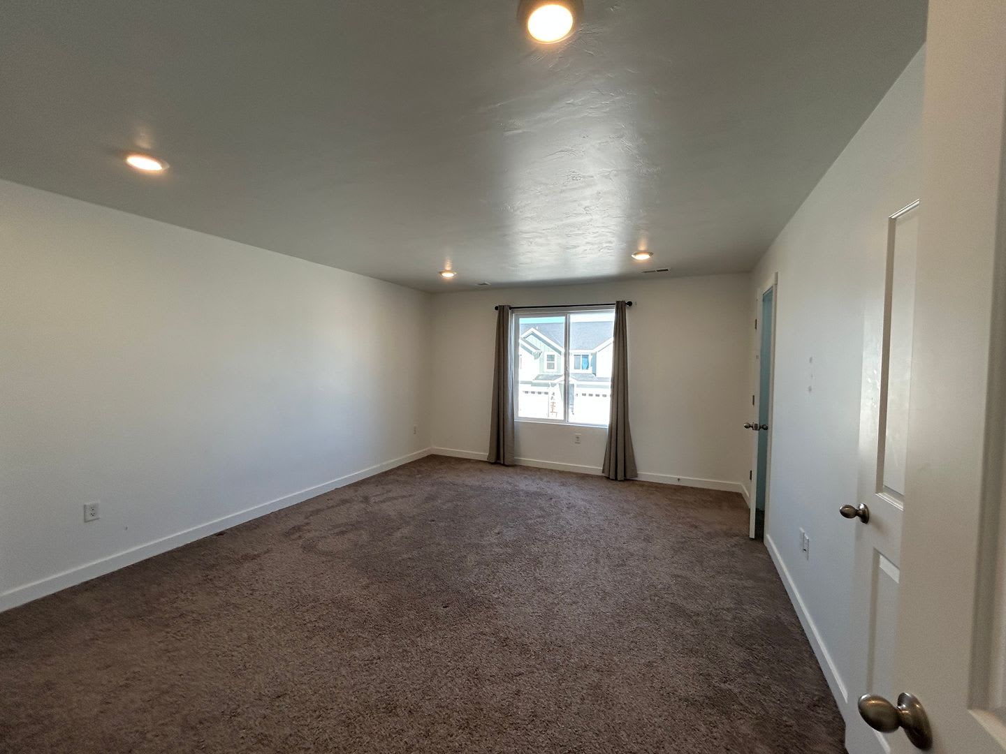 3 Bedroom 2.5 Bathroom Townhouse in Eagle Mountain! – photo 5