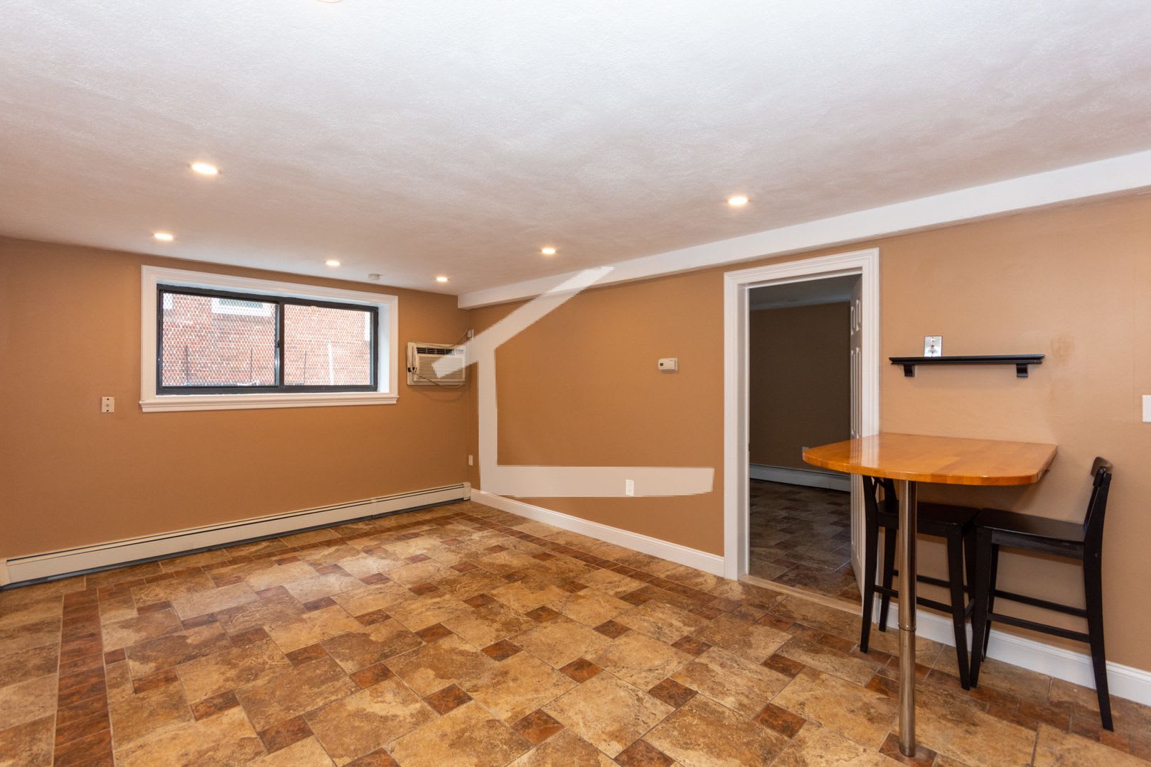 Nicely renovated pet friendly unit for 9/1. – photo 2