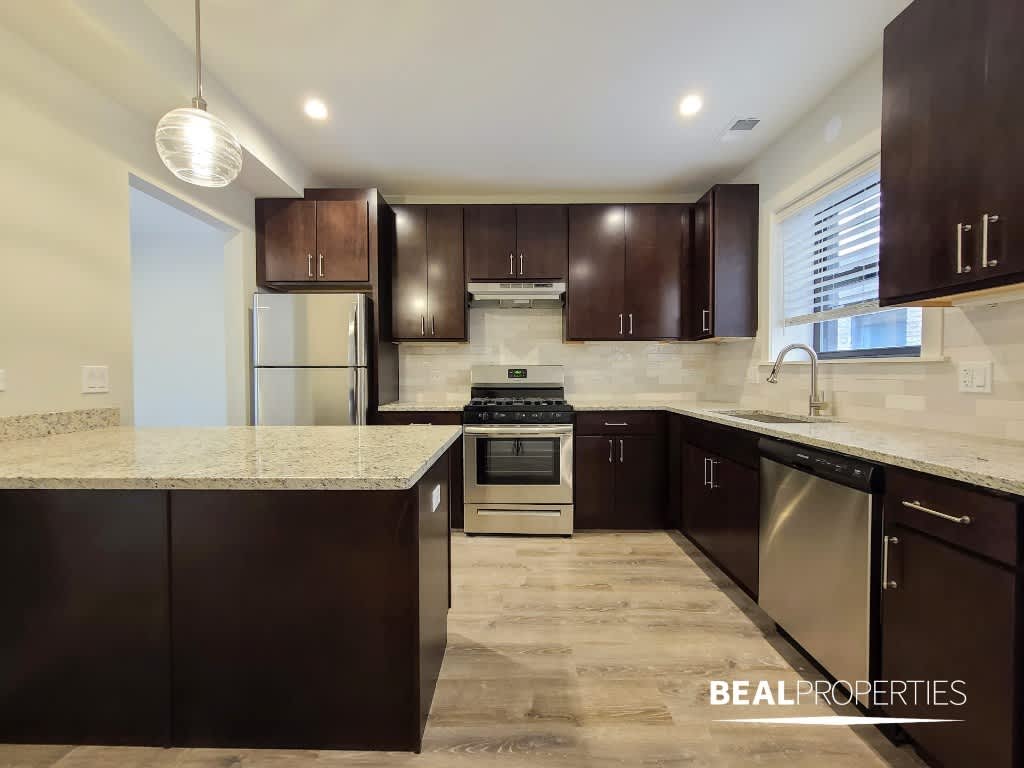 916 Crain St – photo 2