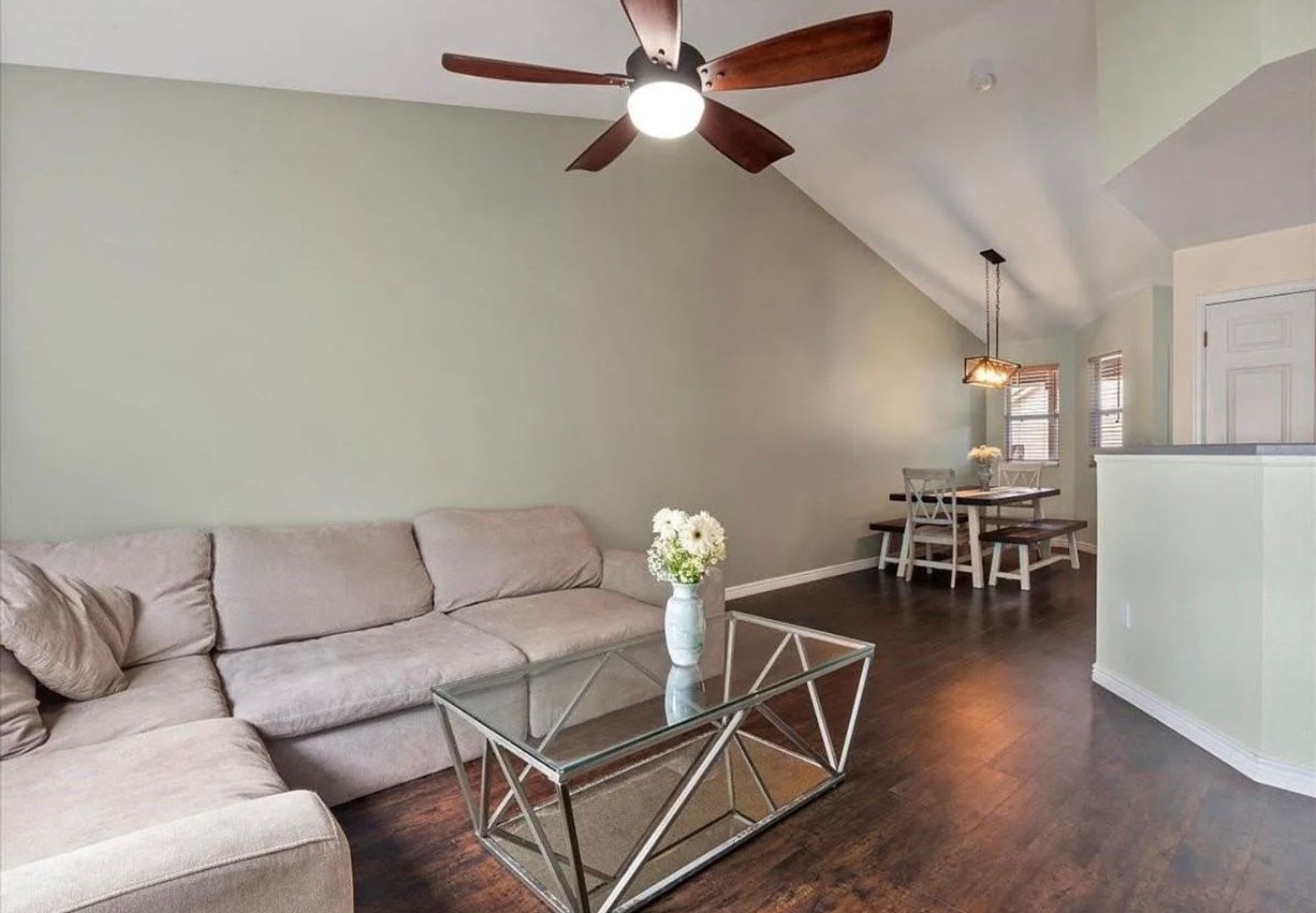 Charming 3BR Condo in Morrison – photo 3