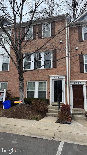 7927 FOXCREST Court – photo 1