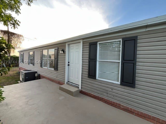 220 NE 12th Ave – photo 1