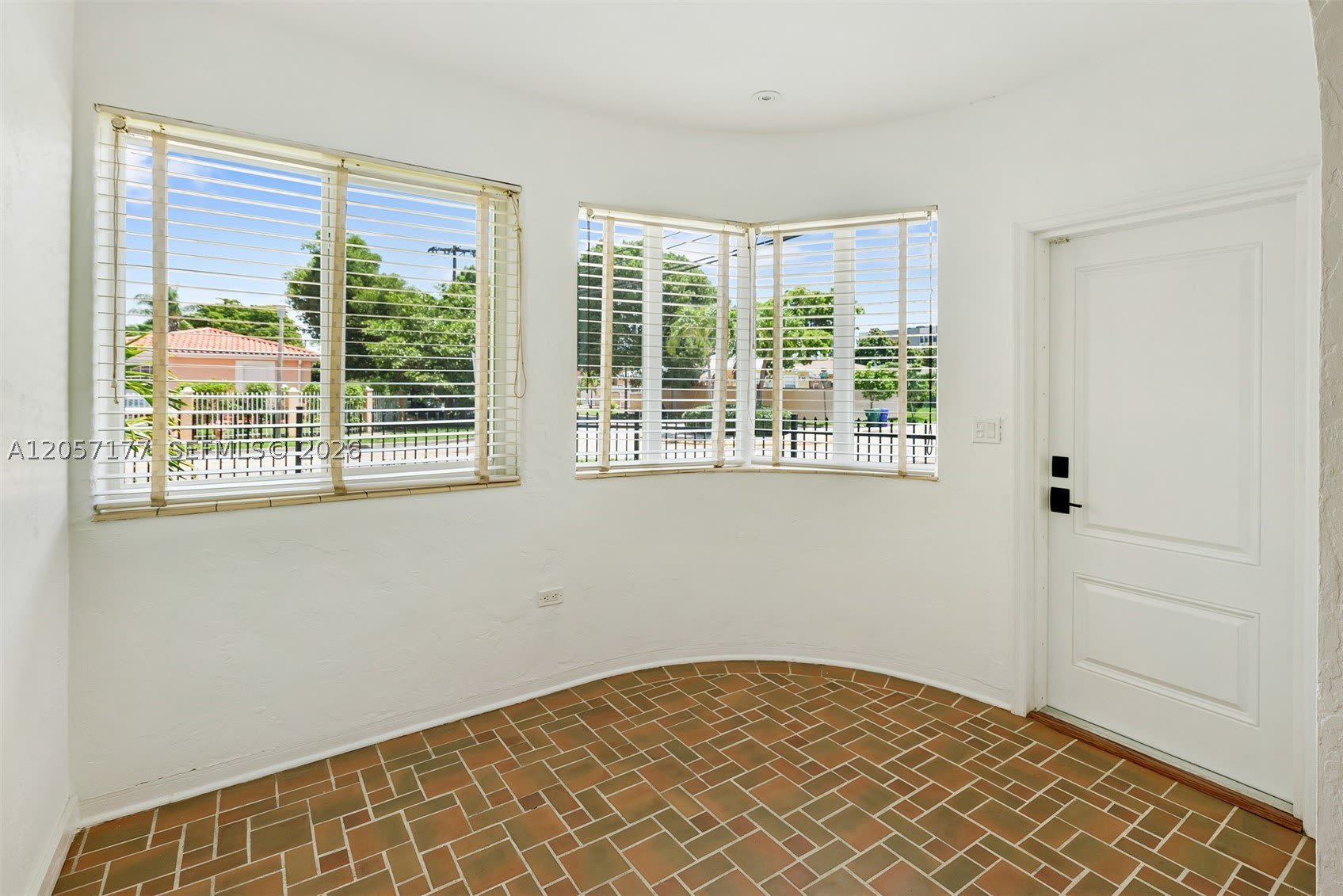 2240 Sw 24Th Ave – photo 2