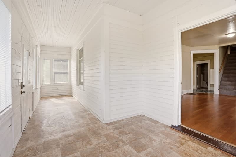 1011 East Augusta Avenue – photo 5