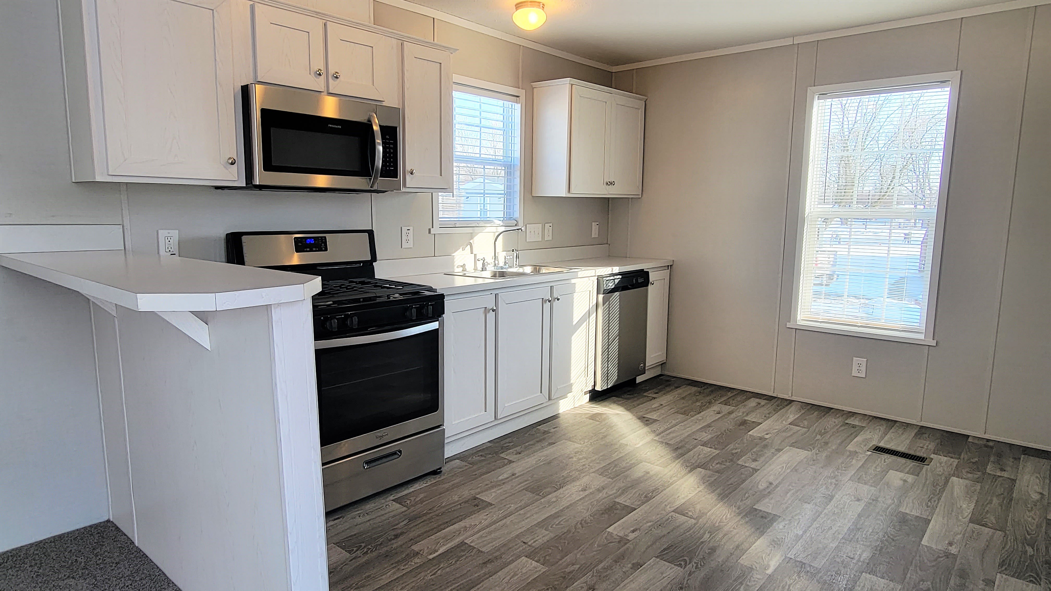 166 Washington – photo 1