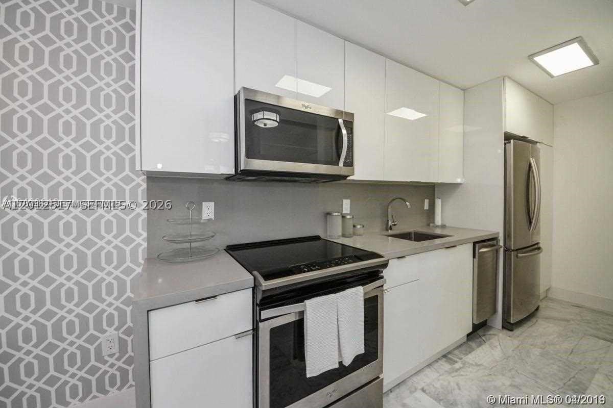 1255 Collins Ave – photo 3