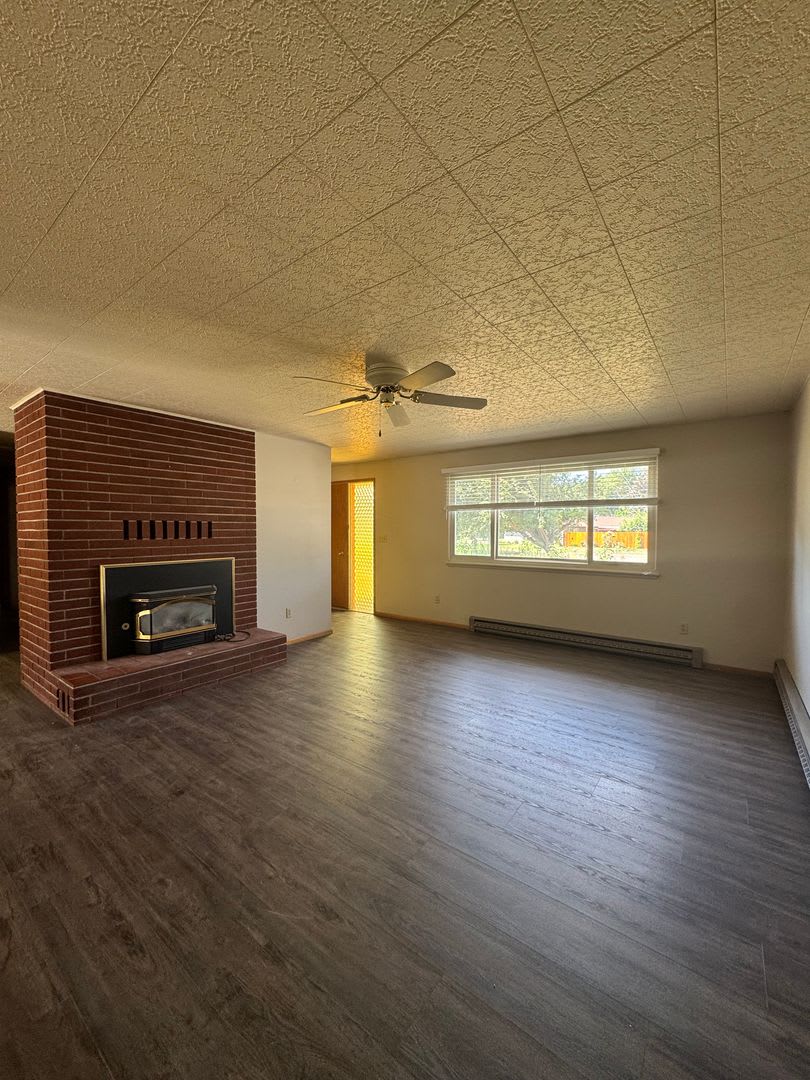 Updated 3 Bedroom Home With Large Fenced Yard – photo 3