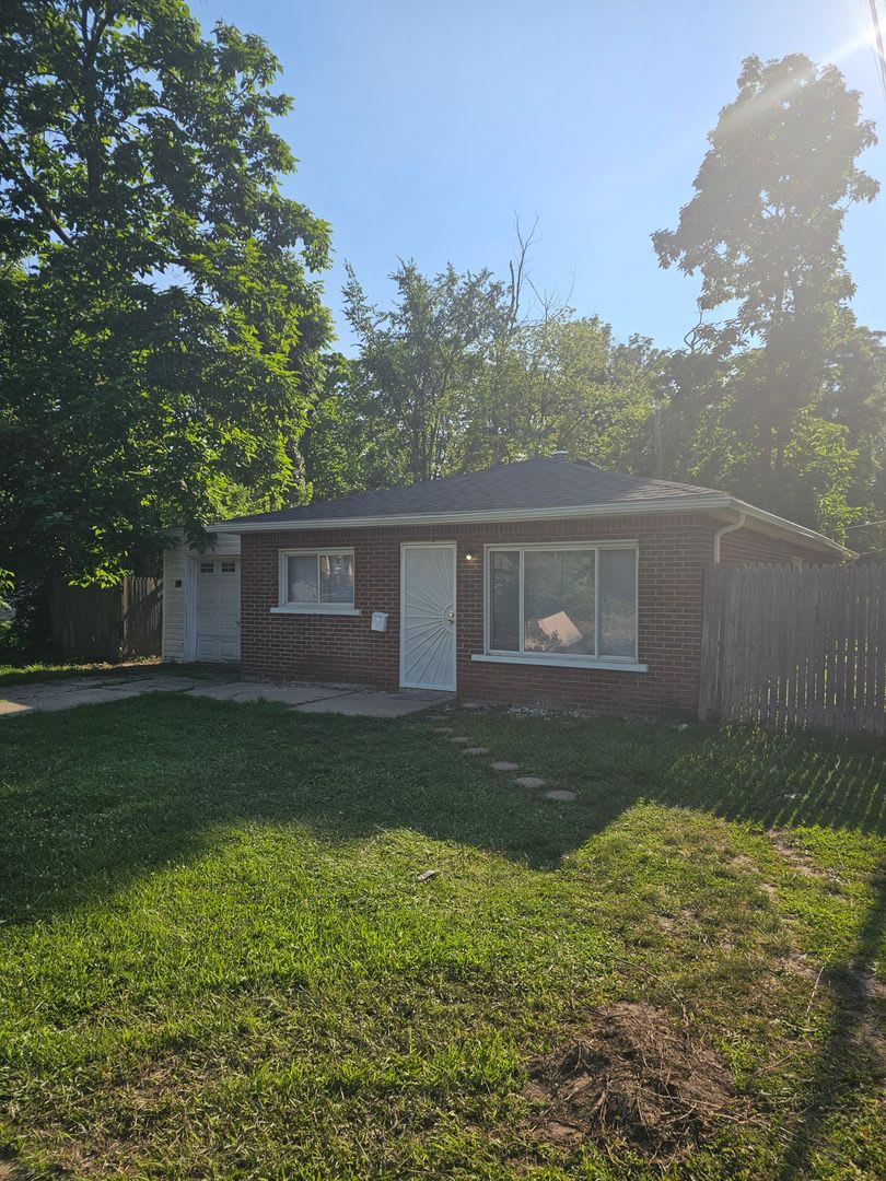 For Rent – 18331 Burgess 3 Beds&1Bath – photo 1