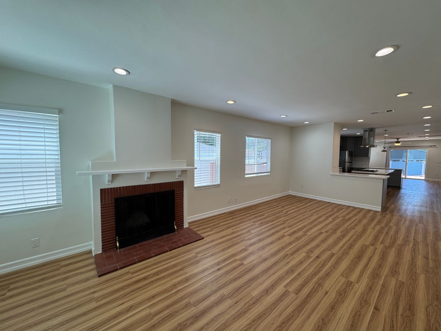 Spacious 4-Bedroom Home in Montrose with Large Private Deck & 2 Car Garage – photo 3