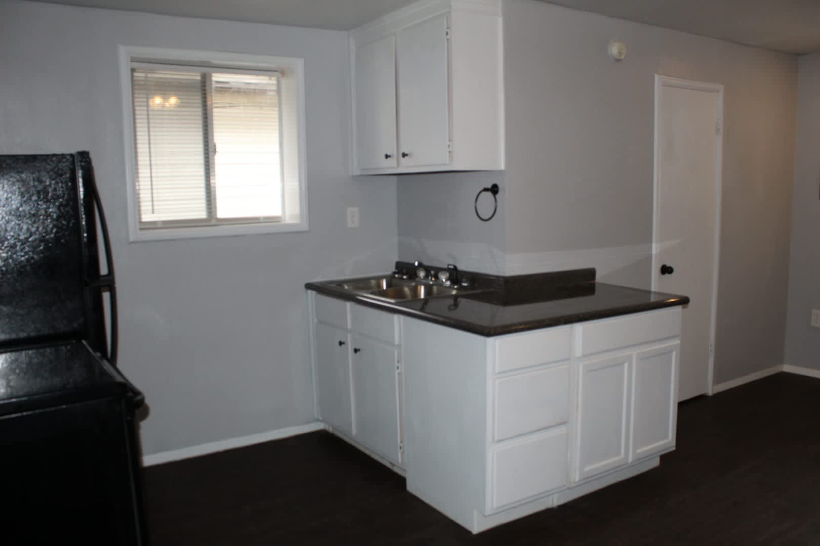 STUDIO GARAGE APARTMENT, UTILITIES PAID – photo 5