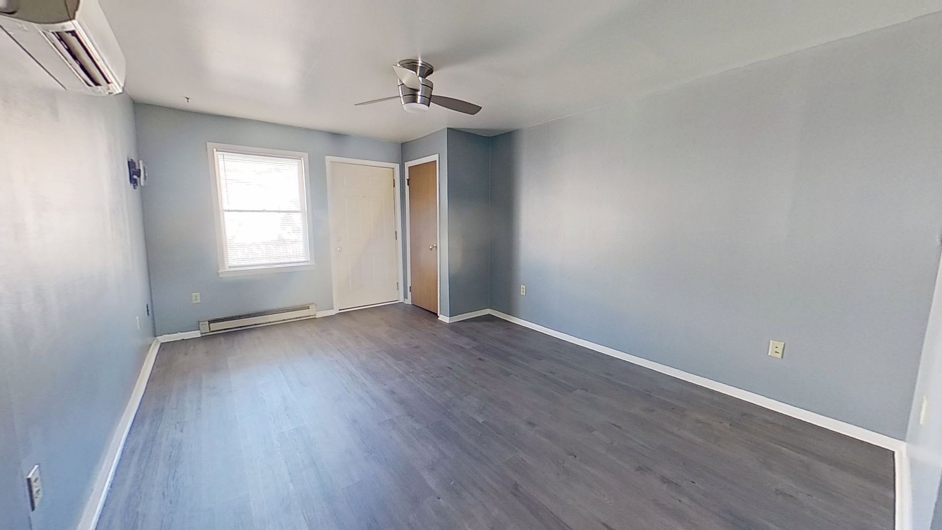 Recently Renovated 2 Bedroom Duplex – photo 2
