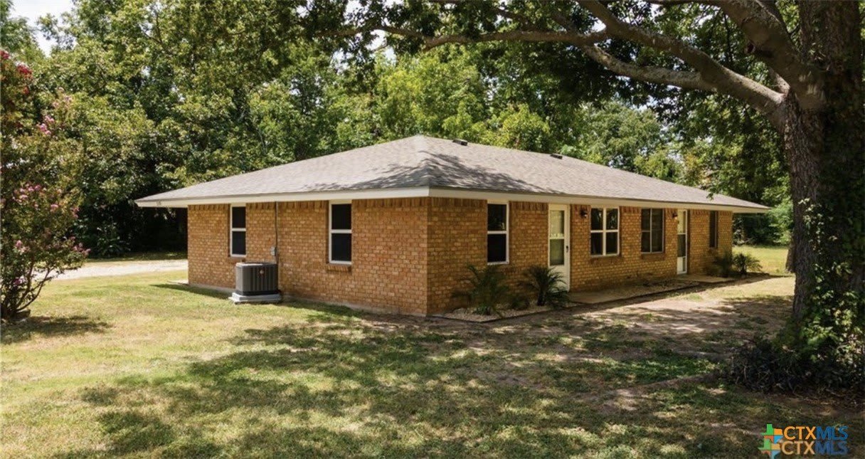 2109 W. AVE. B – photo 4