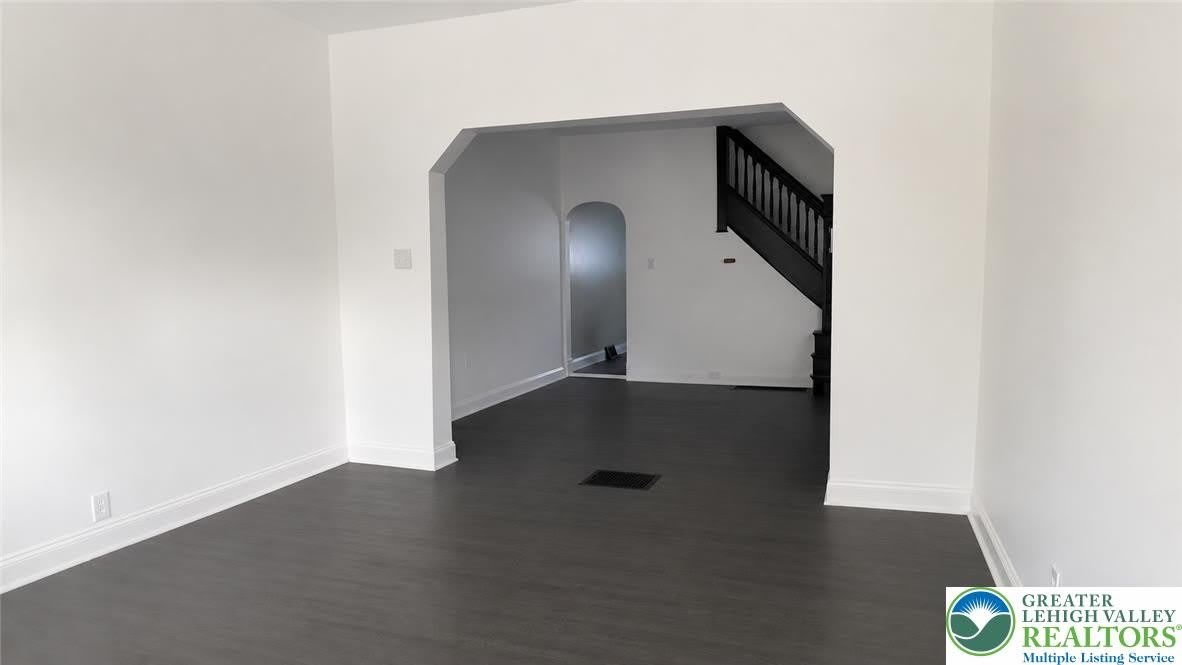 622 Locust – photo 2