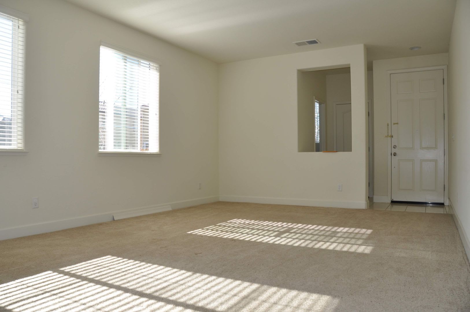 Beautiful North Natomas 3 bed 2 bath plus large LOFT! – photo 3