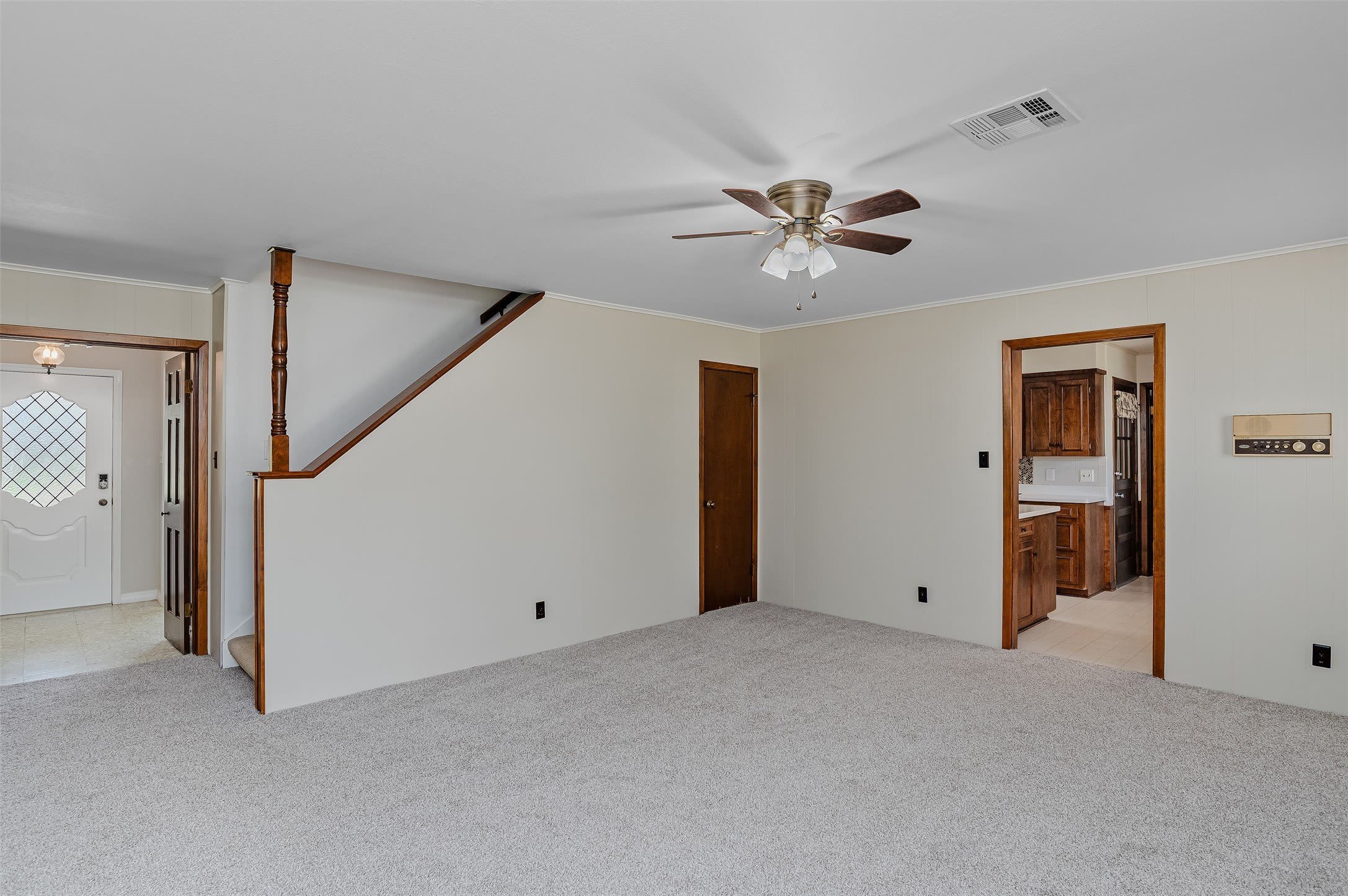 1554 Westbury Drive – photo 4